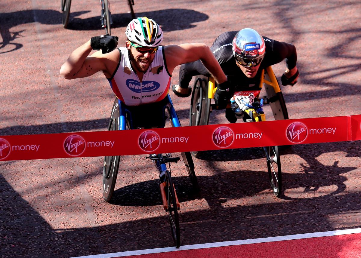 Fearnley beats Hug to 2013 London marathon title