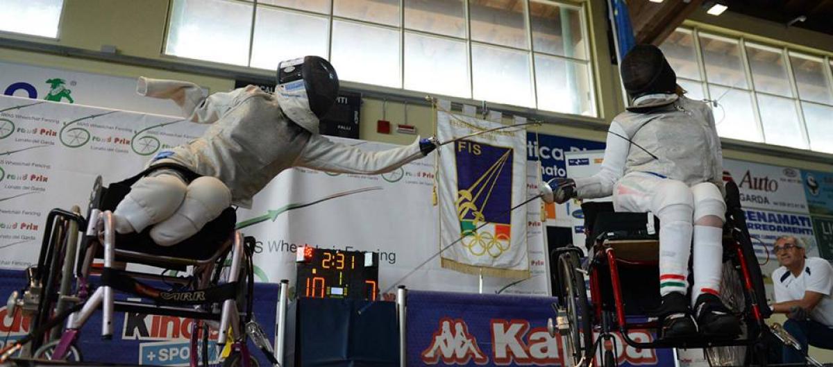 Beatrice Vio duelling with Dani Gyongi at the 2013 IWAS Wheelchair Fencing Grand Prix