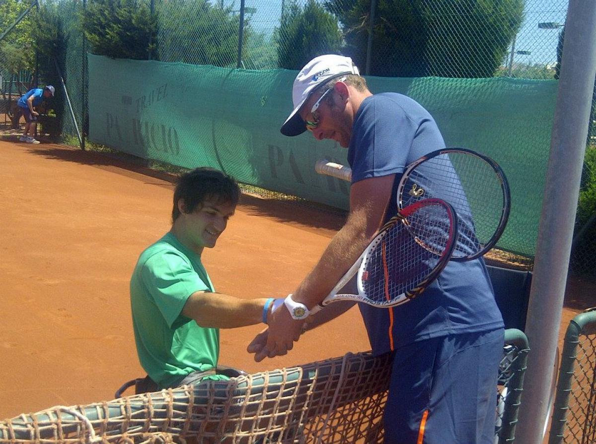 Gustavo Fernandez works with coaches at a ITF  workshop in Turkey