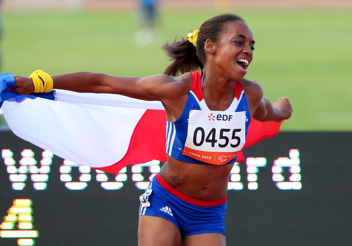 Mandy Francois-Elie winning the 100m T37 in Lyon 2013