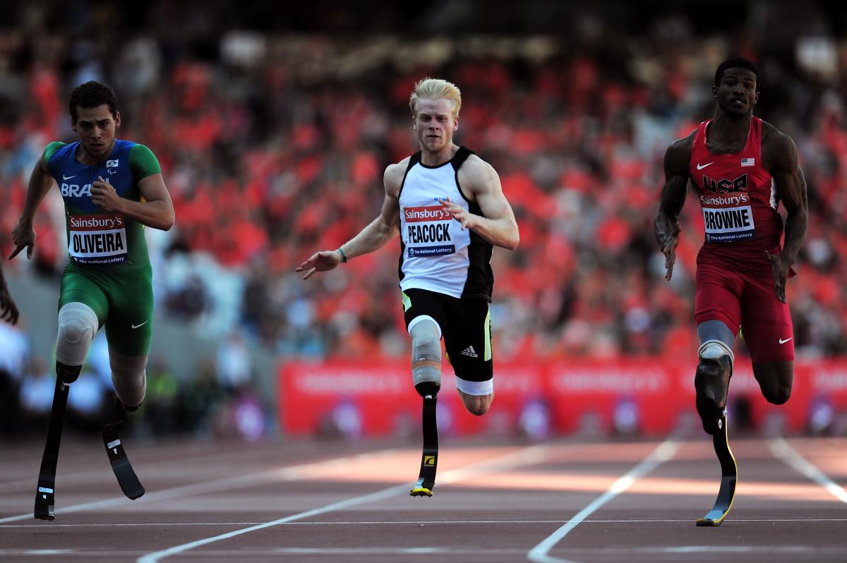 Oliveira, Peacock, Browne at the T43/44 100m final of the Sainsbury's Anniversary Games Sprinters Alan Oliveira, Jonnie Peacock and Richard Browne compete at the Sainsbury's Anniversary Games