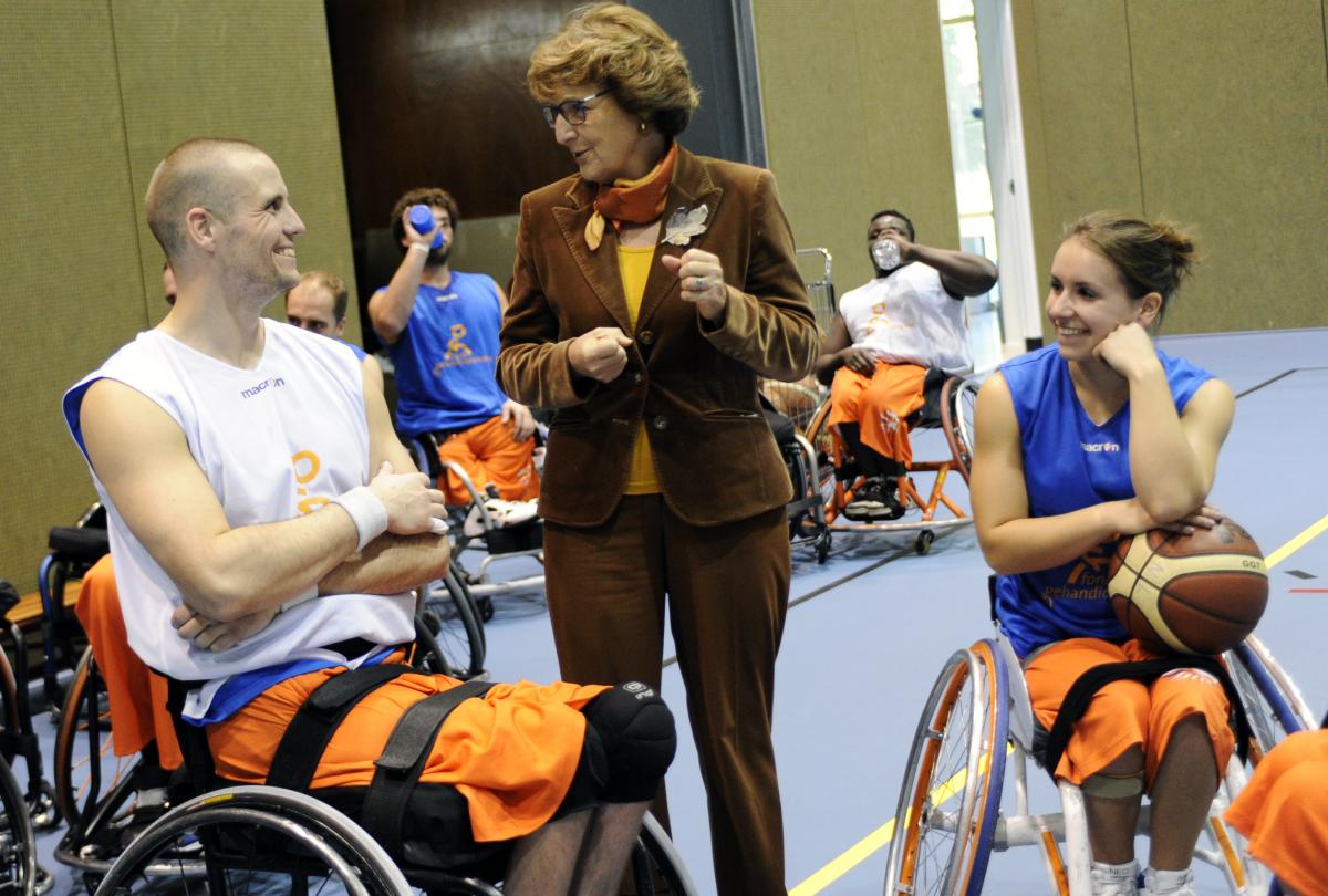IPC Honorary Board member Princess Margriet of the Netherlands meets members of the Dutch wheelchair basketball team.