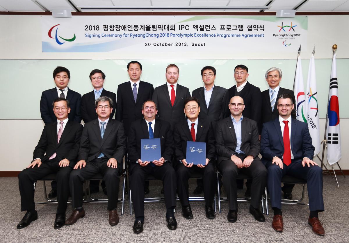 Members of the IPC and PyeongChang2018 Organising Committee celebrate the signing of the 2018 Excellence Programme