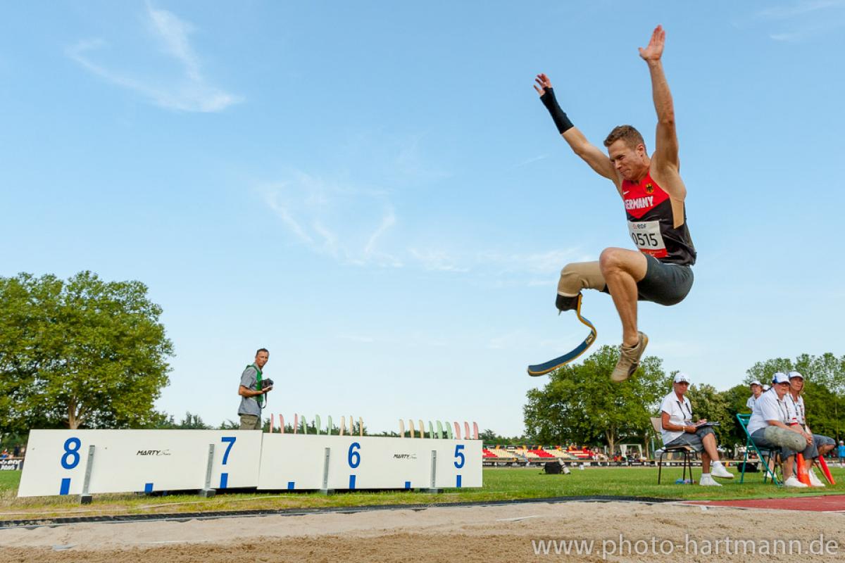30. Markus Rehm jumps 7.95m at Lyon 2013 30. Markus Rehm jumps 7.95m at Lyon 2013