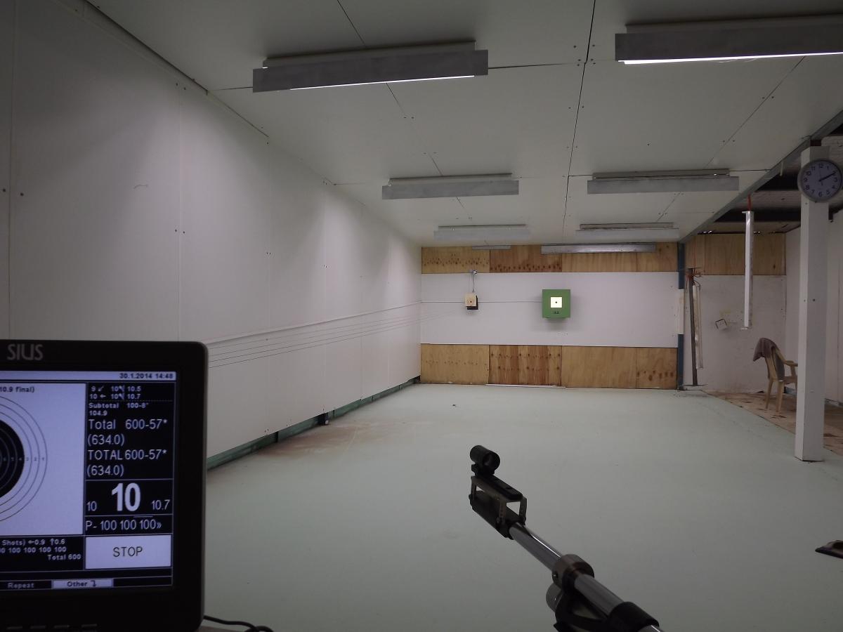 Australian shooter Jason Maroney built a professional rifle range in his shed Jason Maroney built his own rifle range with a world class electronic target machine in his shed
