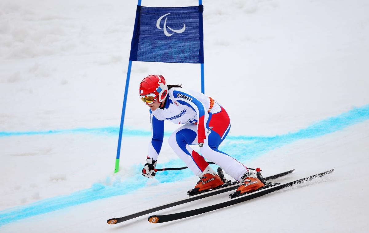 Marie Bochet skiing past a gate