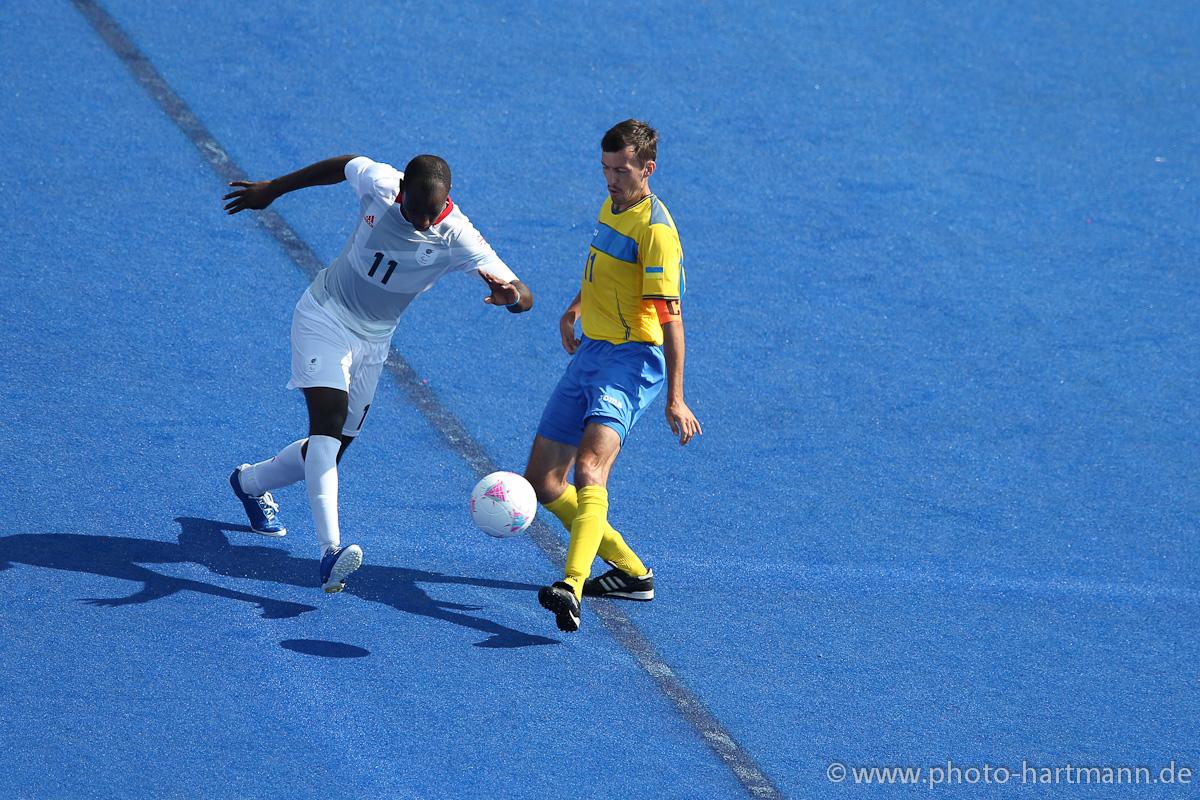 Athletes practicing Football 7 a-side.