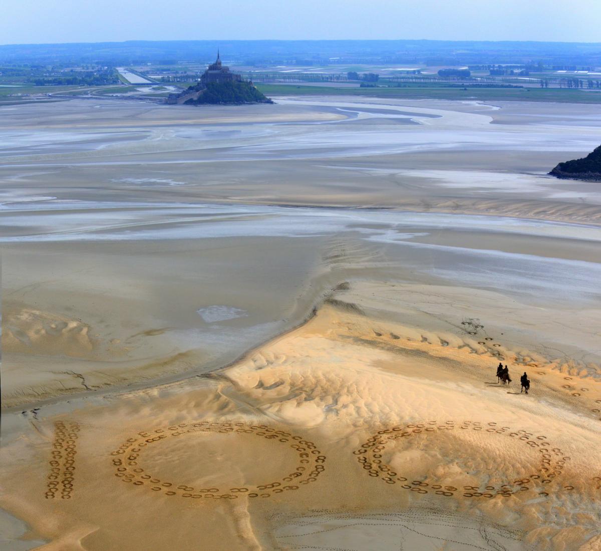100 days to World Equestrian Games Giant 2.3m by 2.5m horse hoof prints created in the Bay of Mont-Saint-Michel by French artist and sand sculptor Christophe Dumont mark 100 days to the start of the Alltech FEI World Equestrian Games.