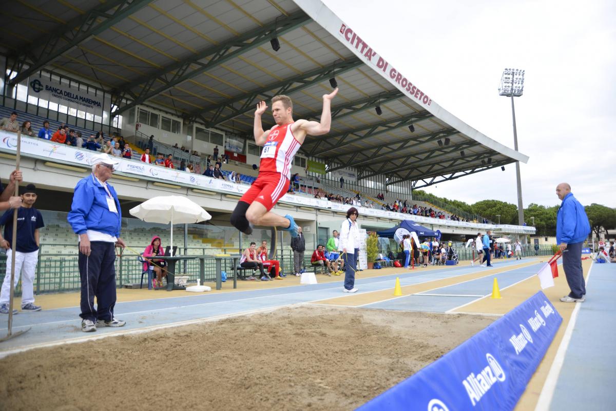 Markus Rehm jumps over a sand pit