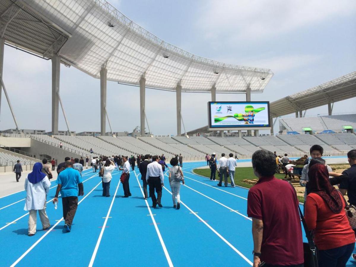 Delegates attending the Incheon 2014 Chef de Mission seminar take a tour of one of the venues.