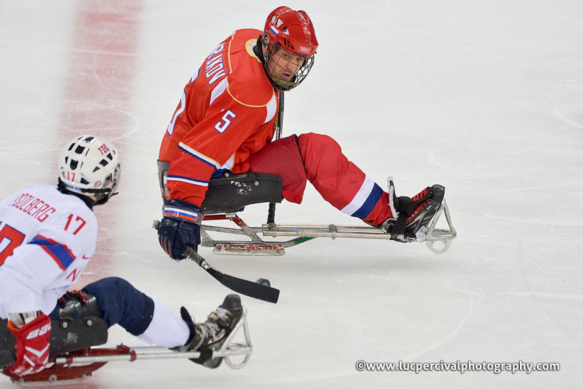 Loyd-Remi Pallander Solberg - Ice Sledge Hockey - Sochi 2014 Winter Paralympic Games Loyd-Remi Pallander Solberg challenges Russian Vasilii Varlakov