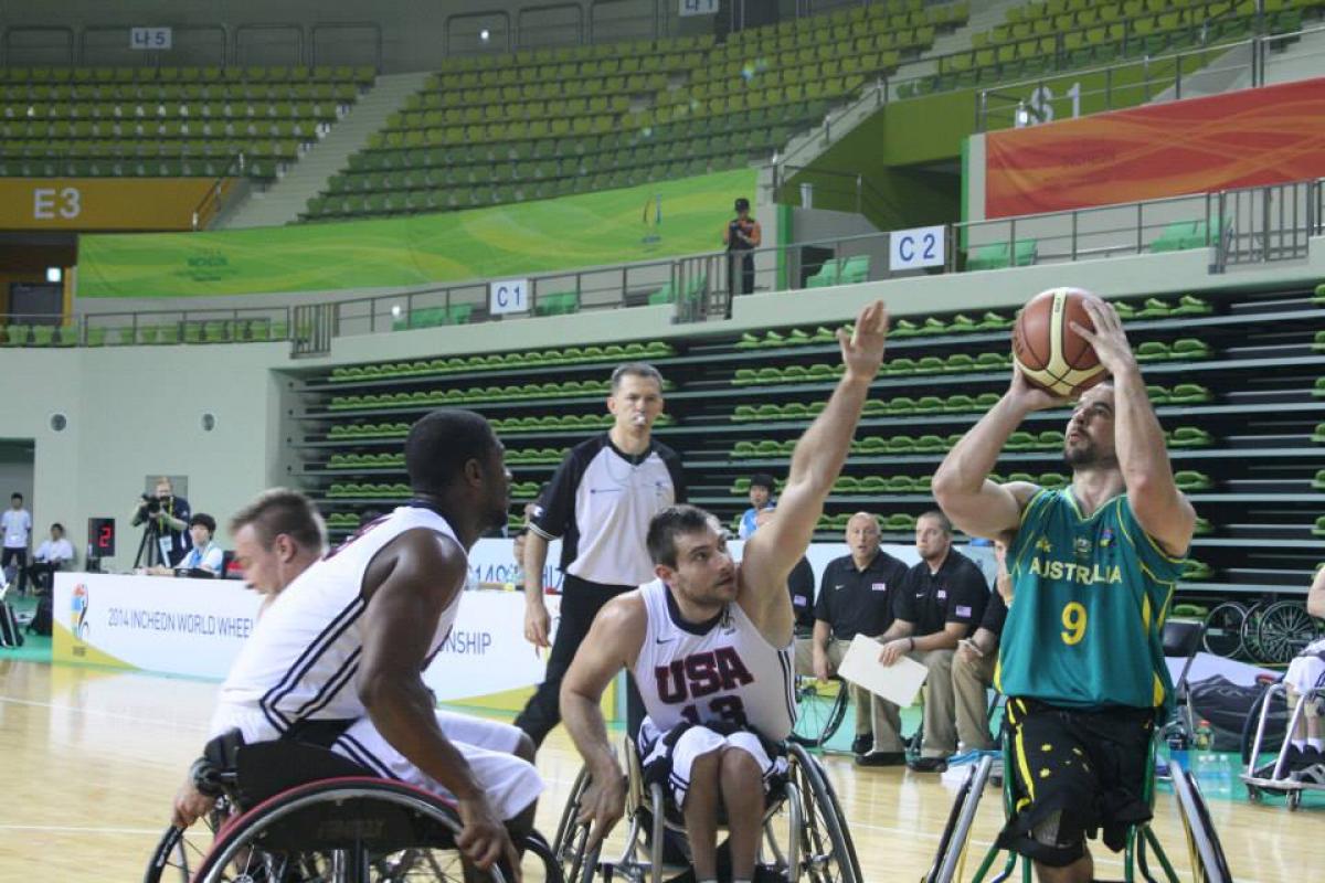 Australia have retained their title at the 2014 World Wheelchair Basketball Championships in Incheon, South Korea, by beating the USA.