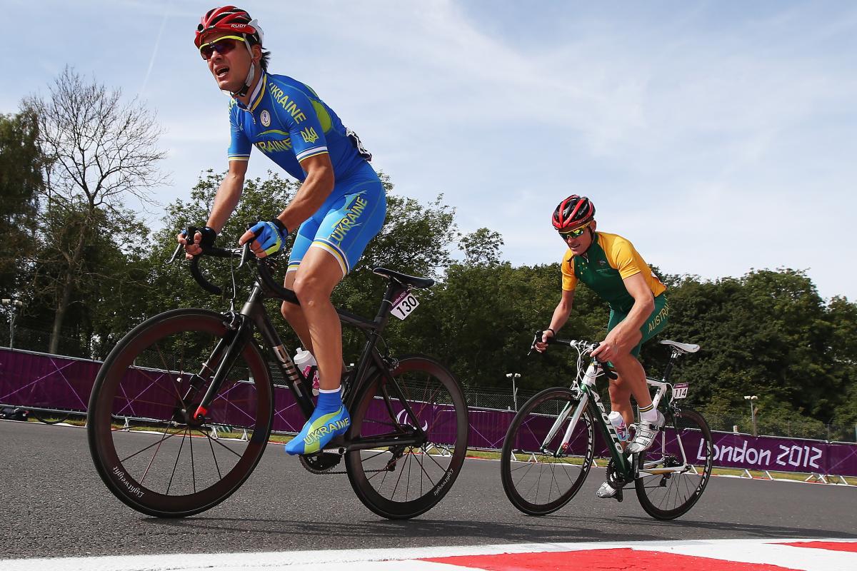 Australian cyclist behind Italian cyclist