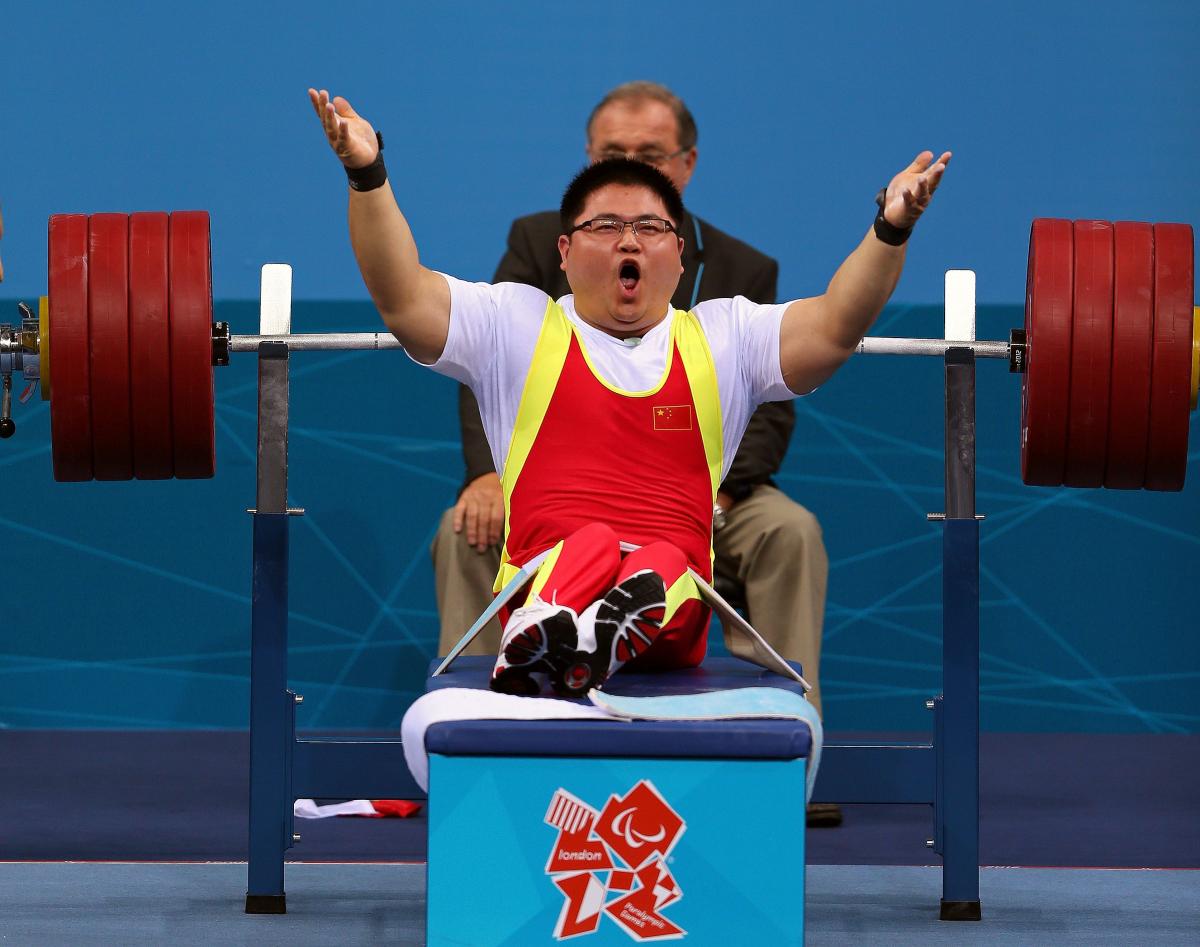 Gu Xiaofei, China, celebrating his lift, lifting up his arms.