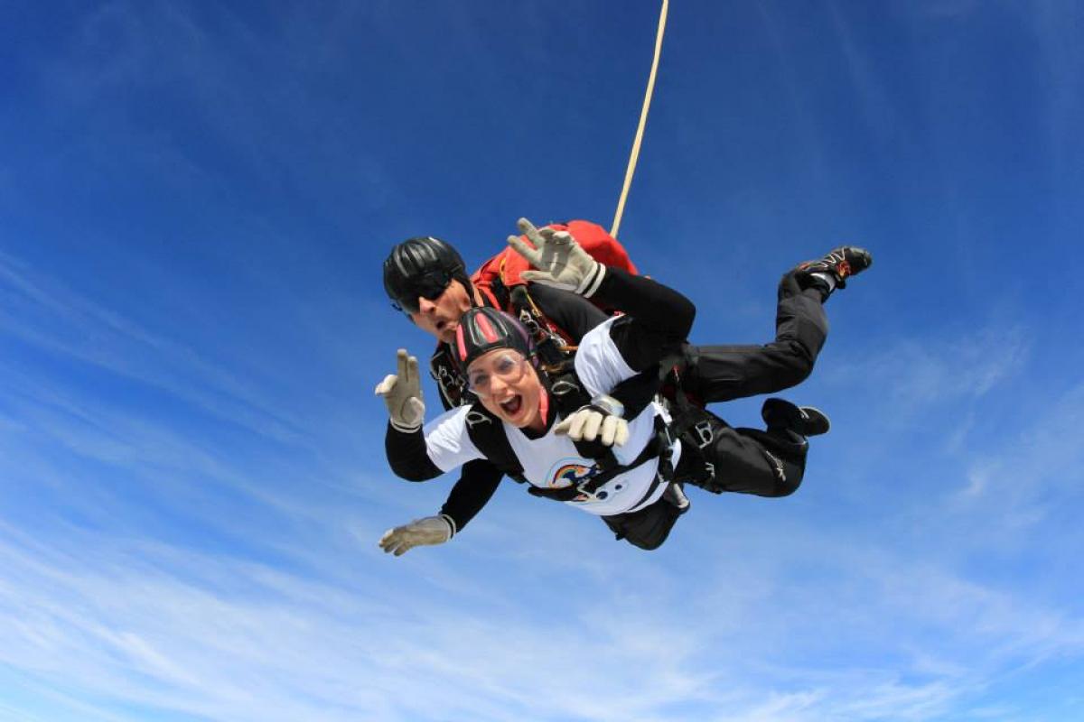 Natasha Baker Skydive woman and man falling from a plane in a skydive