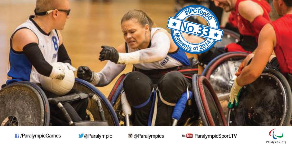 Moment 33: Women on the rise - branded Picture of a female wheelchair rugby player fighting for the ball.