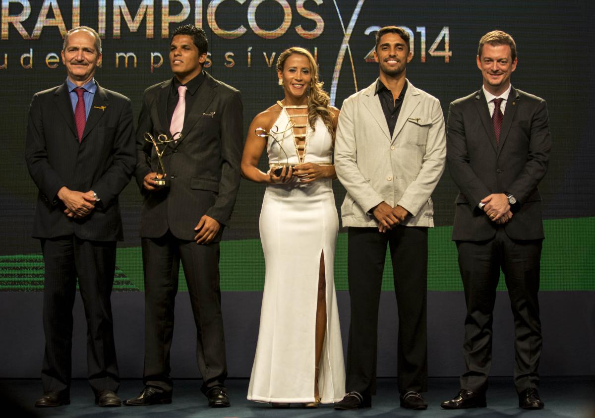 Brazilian minister of Sport Aldo Rebelo, Leomon Moreno, Terezinha Guilhermina, guide Guilherme Santana and CPB president Andrew Parsons