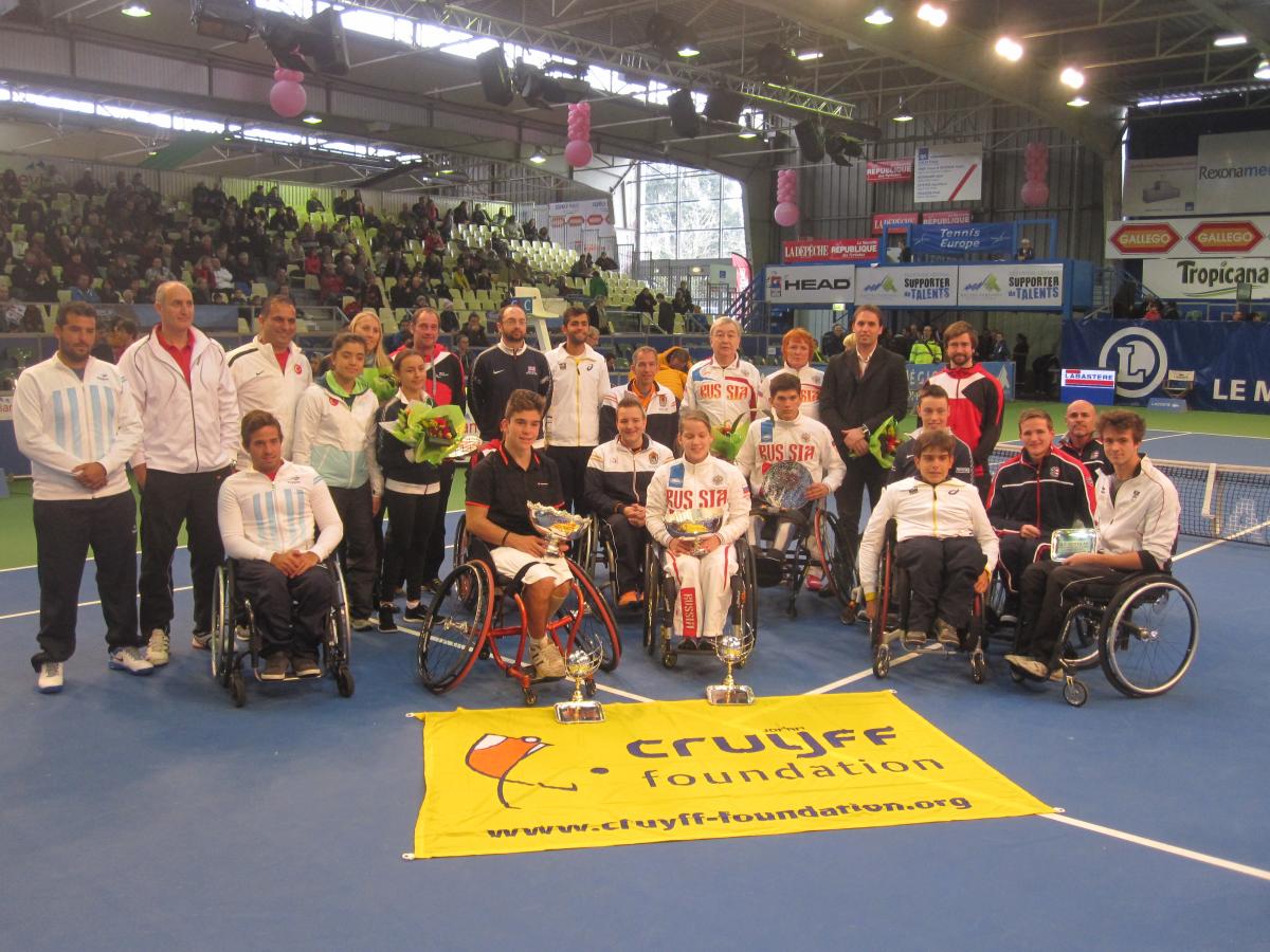 Group of kids on a tennis court