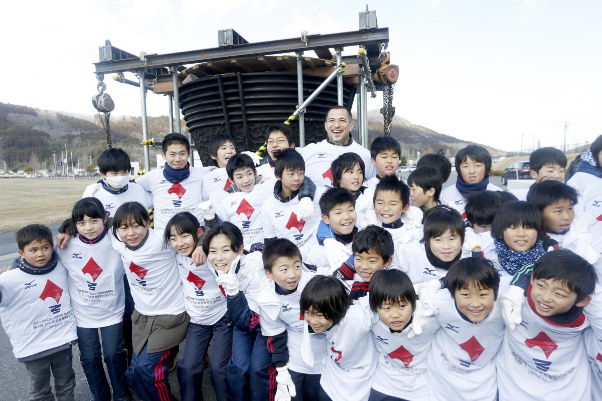 Tokyo 2020 Sports Director Koji Murofushi meeting with local junior high school and high school students in Ishinomake.