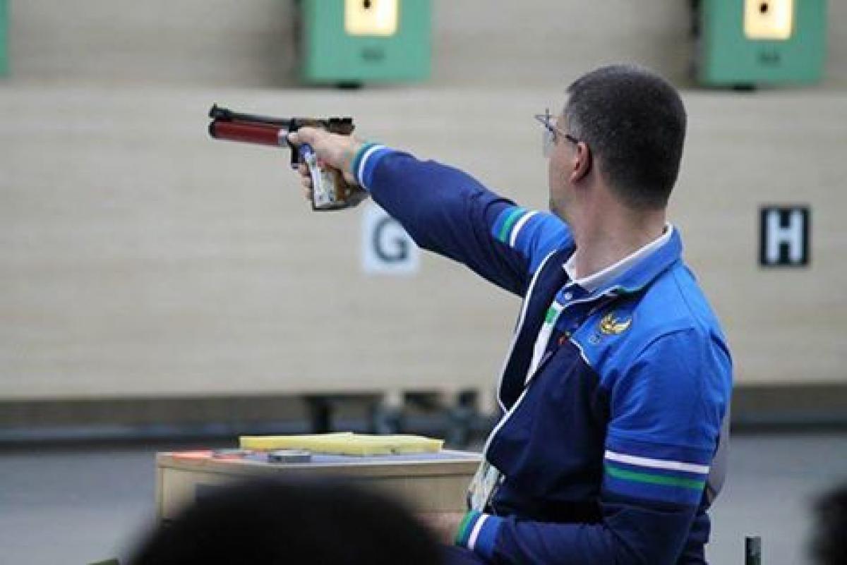 Server Ibragimov A shooter takes aim