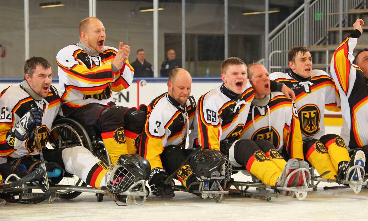 Germany's ice sledge hockey team celebrates after defeating the Czech Republic at Buffalo 2015.