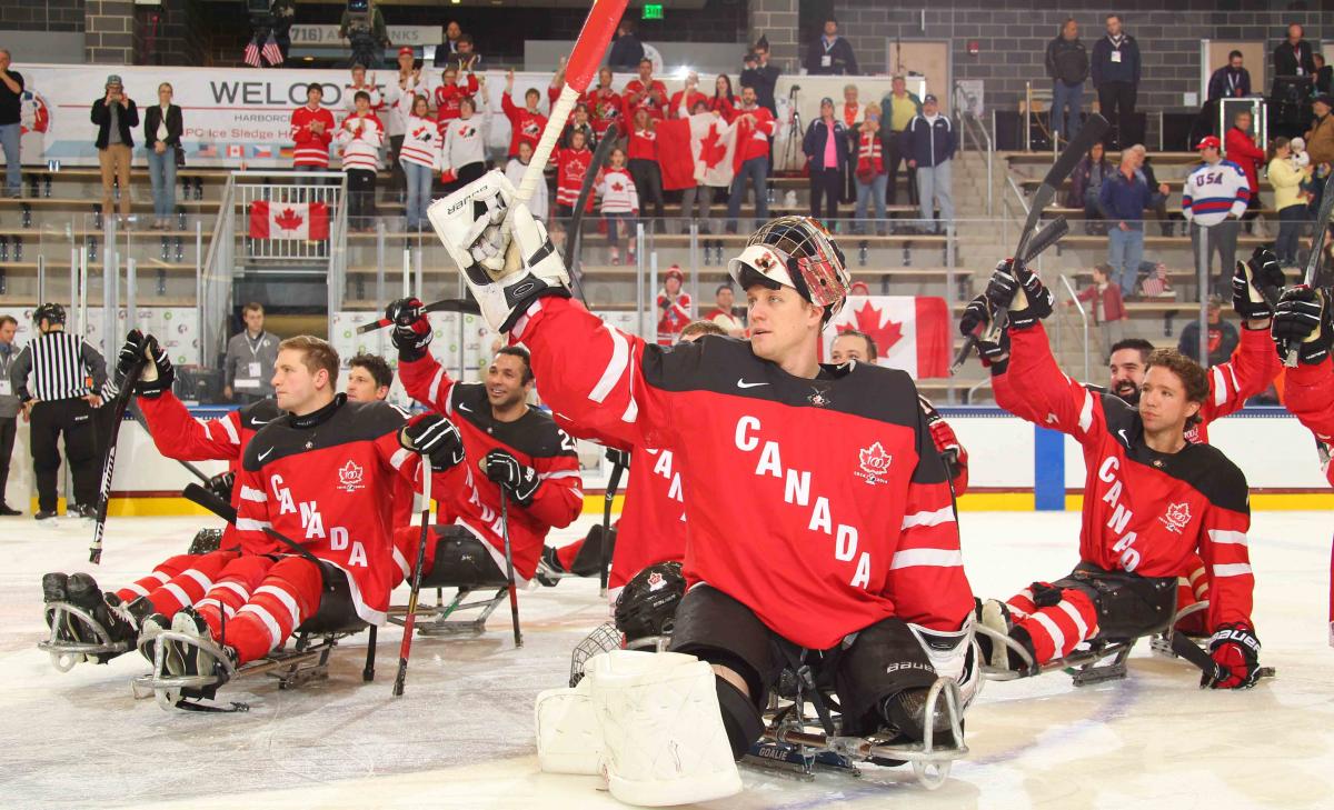 Team Canada - Canada vs Russia - 2015 IPC Ice Sledge Hockey World Championships Canada salutes the crowd after defeating Russia, 3-2, in their semi-final game at Buffalo 2015.