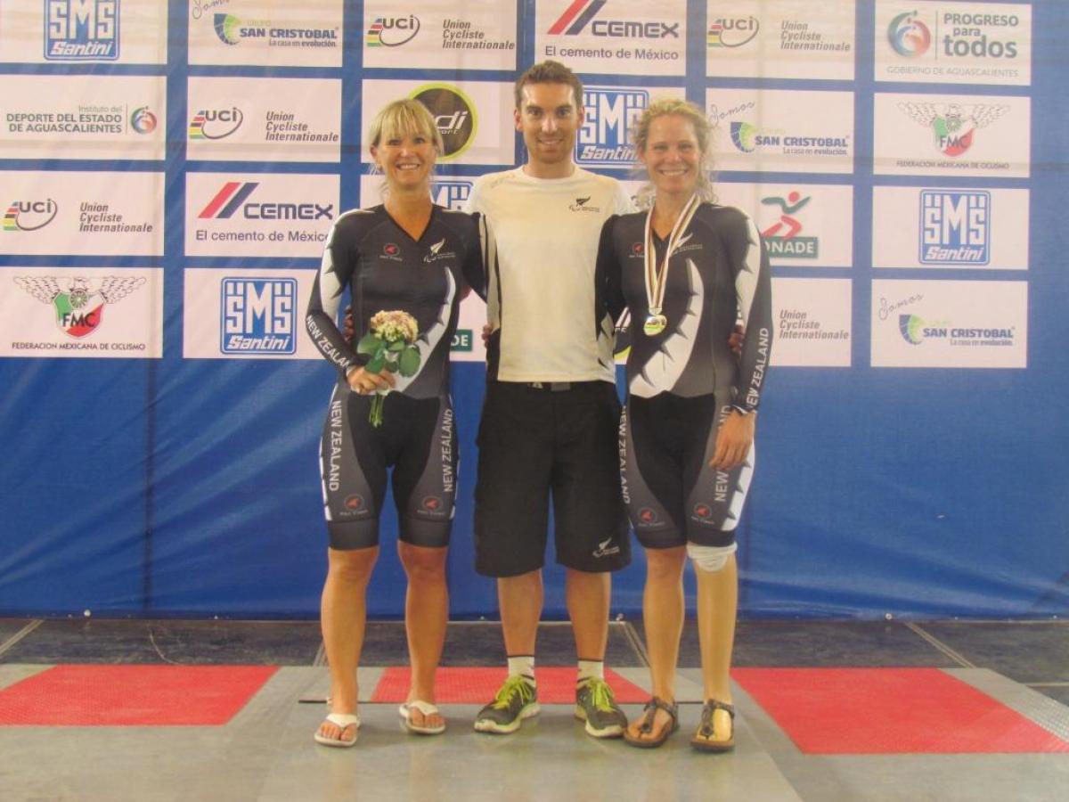 Para-Cycling NZL Fiona Southorn, Jono Hailstone, Kate Horan at 2014 UCI Para-Cycling Track World Championships in Mexico.