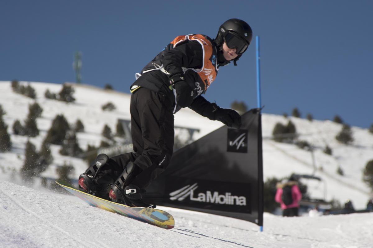 Kristian Moen La Molina 2015 Snowboarder passing a gate