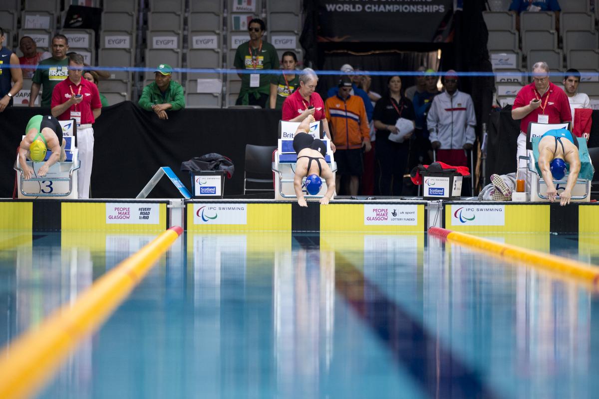 Ellie Simmonds - 2015 IPC Swimming World Championships Glasgow Three women jumping from a starting block