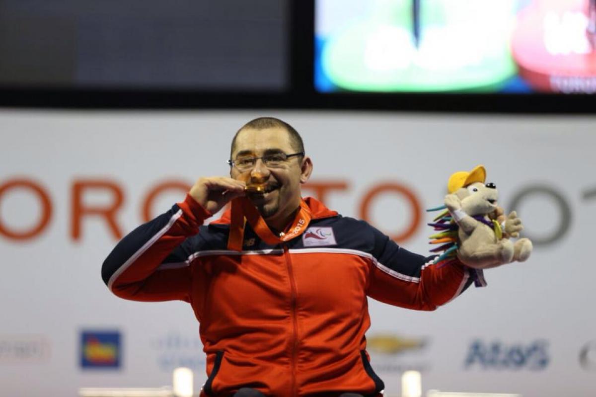 Chile's Juan Garrido Acevedo celebrates winning Toronto 2015 powerlifting gold.