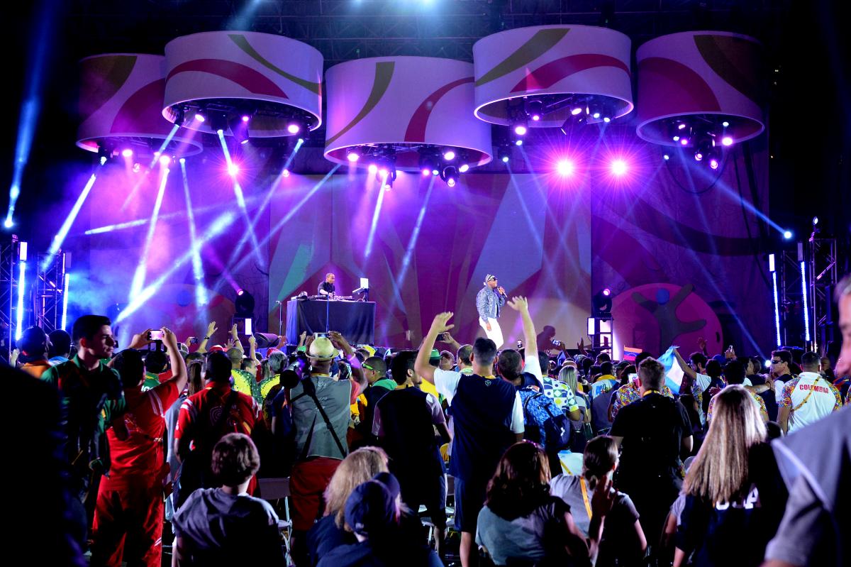 Toronto 2015 Closing Ceremony Hundreds of people gathered to celebrate the closing of Toronto 2015