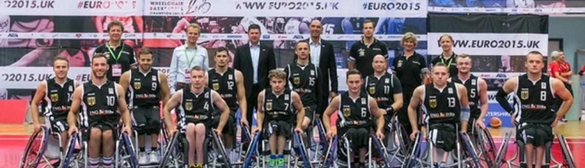 Group shot of a wheelchair basketball team