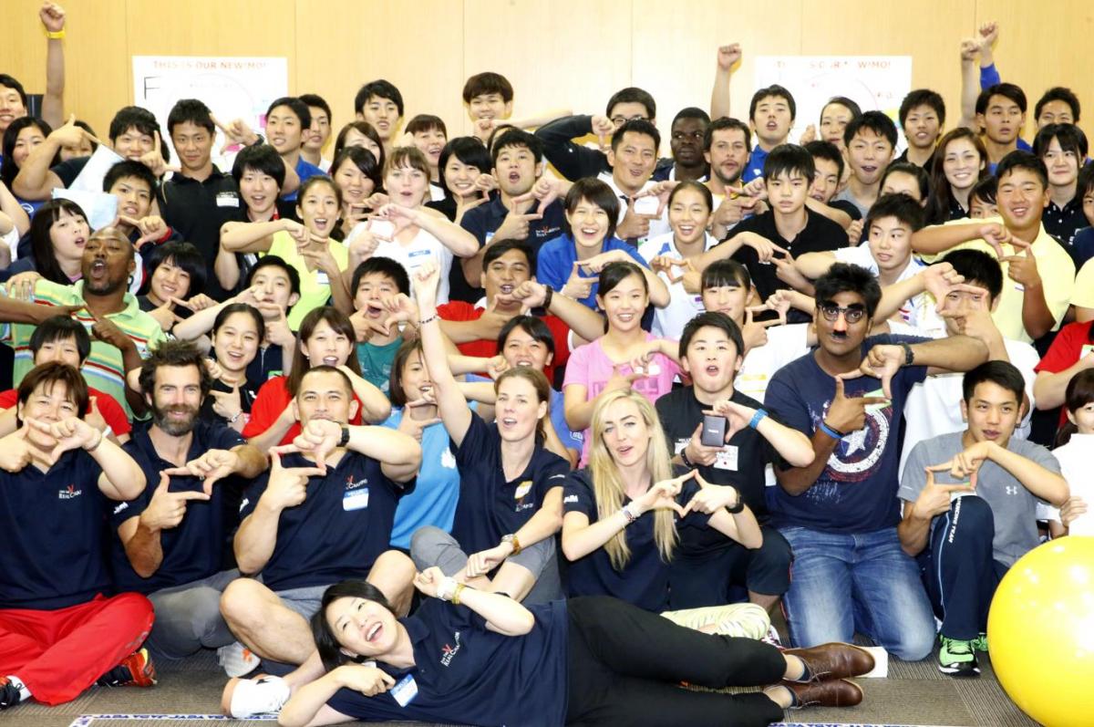 2015 International Athlete Forum for 2020 Group picture with young people