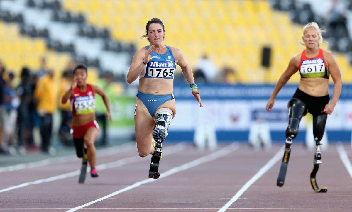 Finish of a sprint with three women