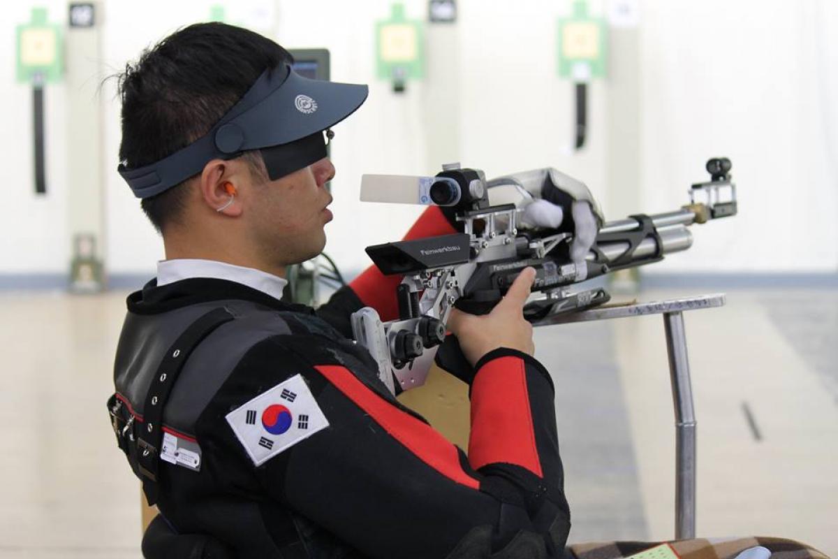 A shooter calms himself during a match