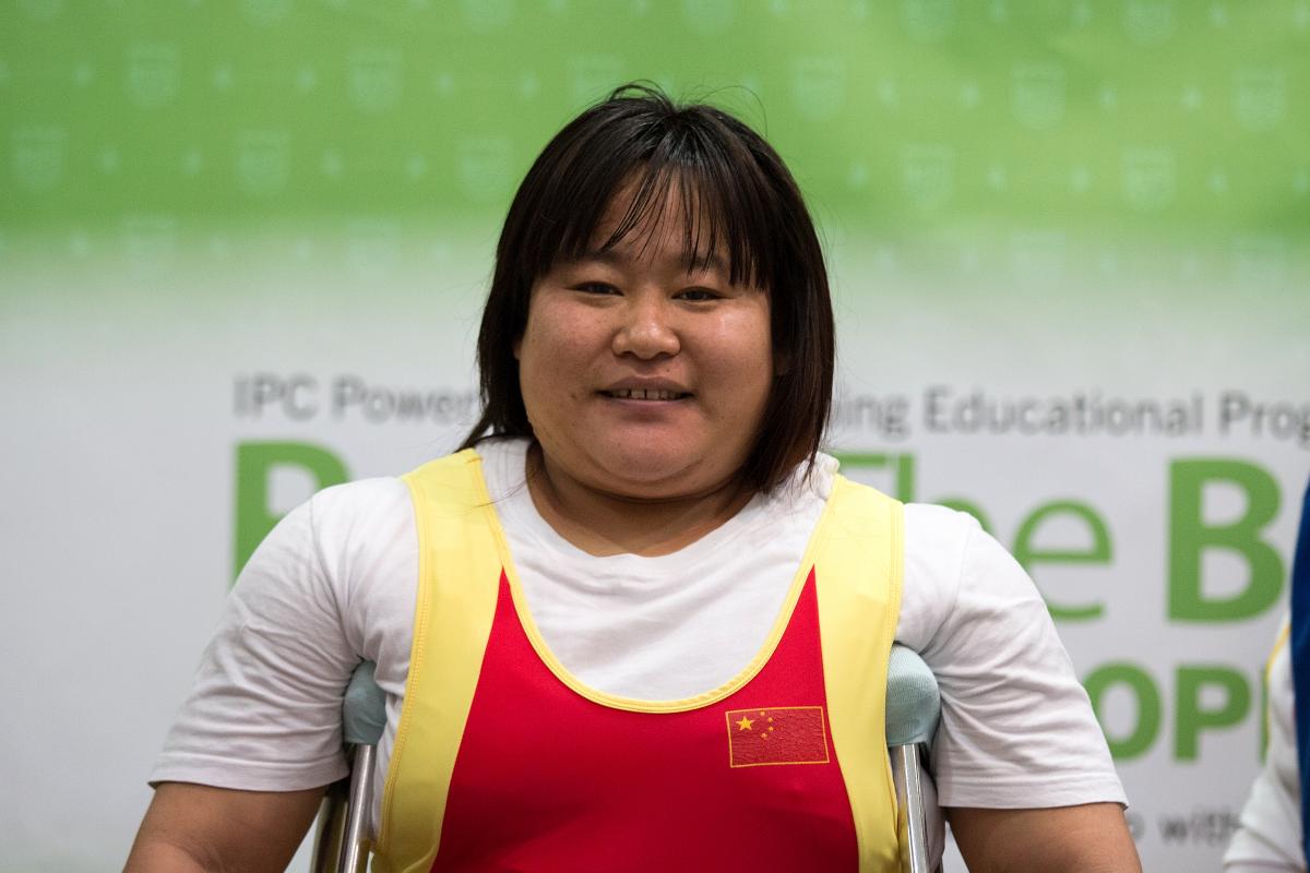 a female Para powerlifter