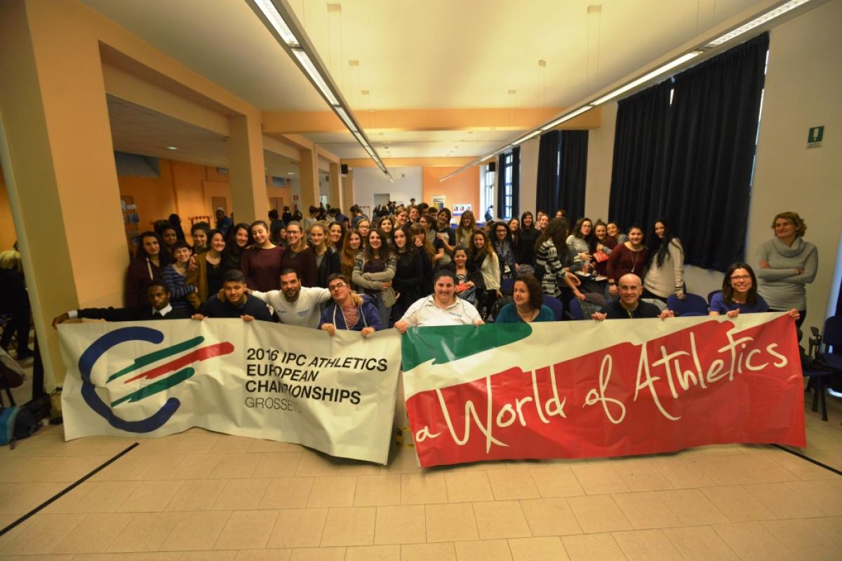 Group picture with group showing Grosseto 2016 banners