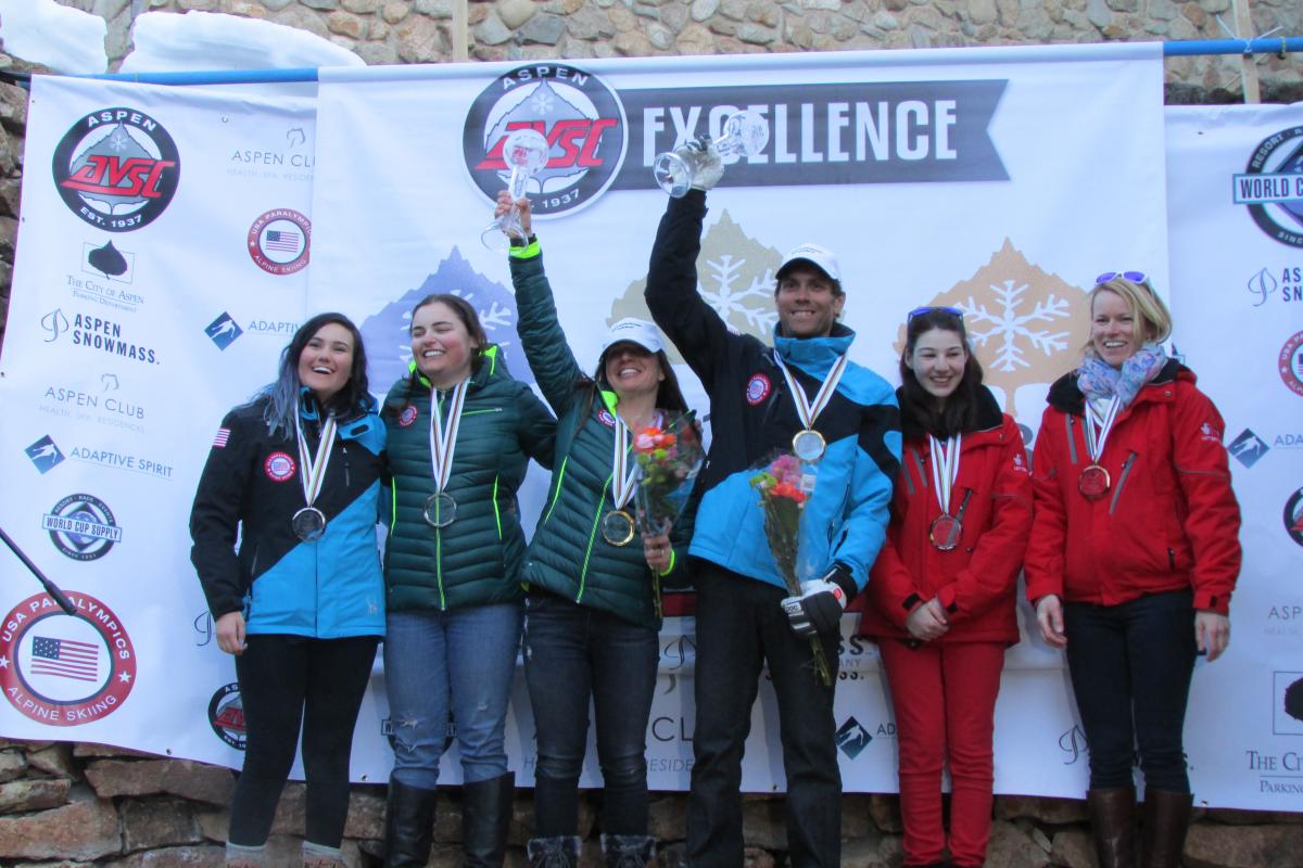 USA's Danelle and Rob Umstead raise the 2015-16 IPC Alpine Skiing World Cup globe for women's slalom visually impaired