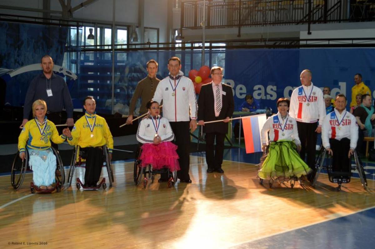 Wheelchair Dance sport Suomi Open Athletes in wheelchairs and standing pose for a group photo
