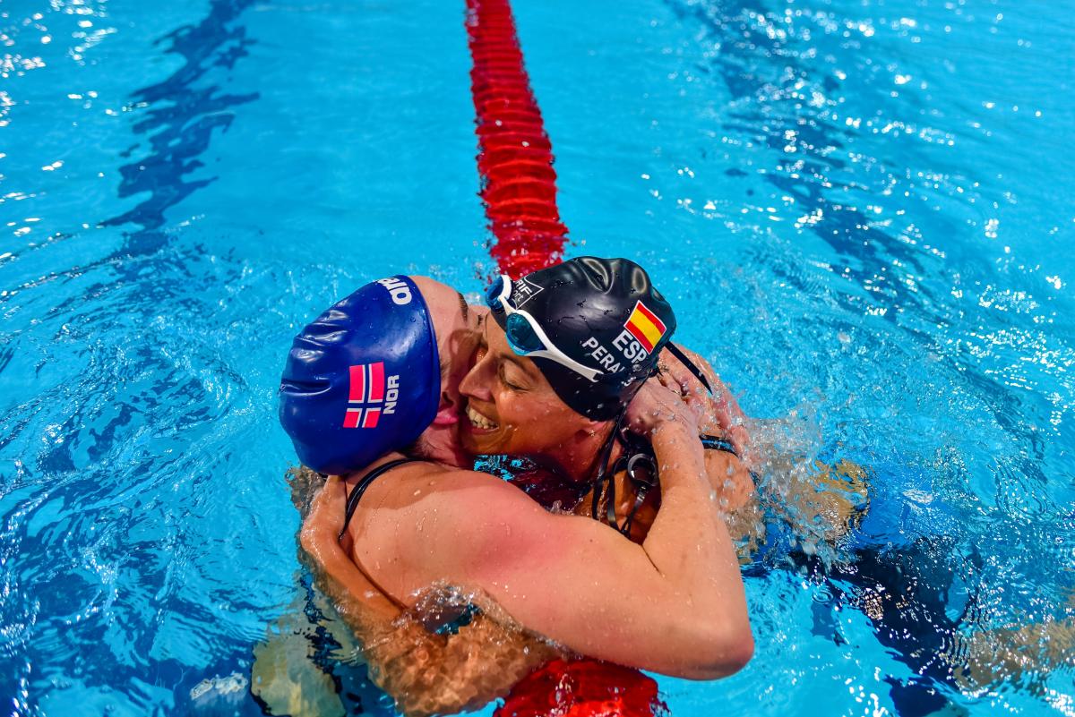 Teresa Perales - 2016 IPC Swimming European Open Championships Funchal Two swimmers hugging after a race