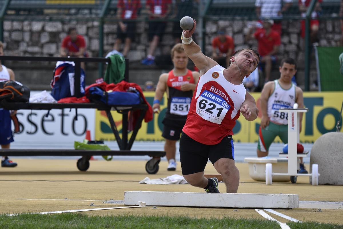 Short statued man doing shot put