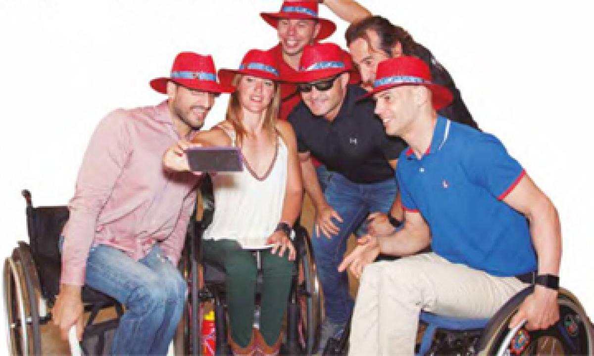 The Spanish Paralympic Committee is distributing hundreds of hats as part of the “We take our hats off” campaign, in support of the national Paralympic team.