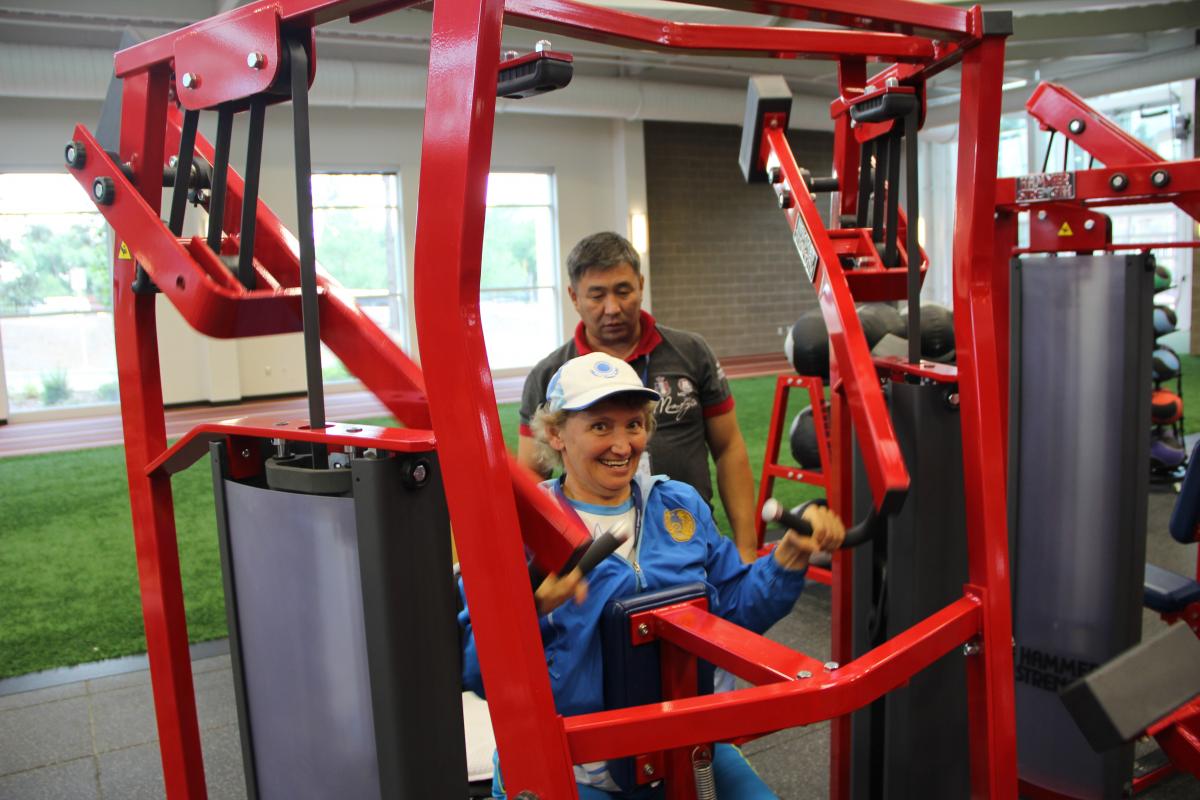 Woman in wheelchair tries out arm exercise machine