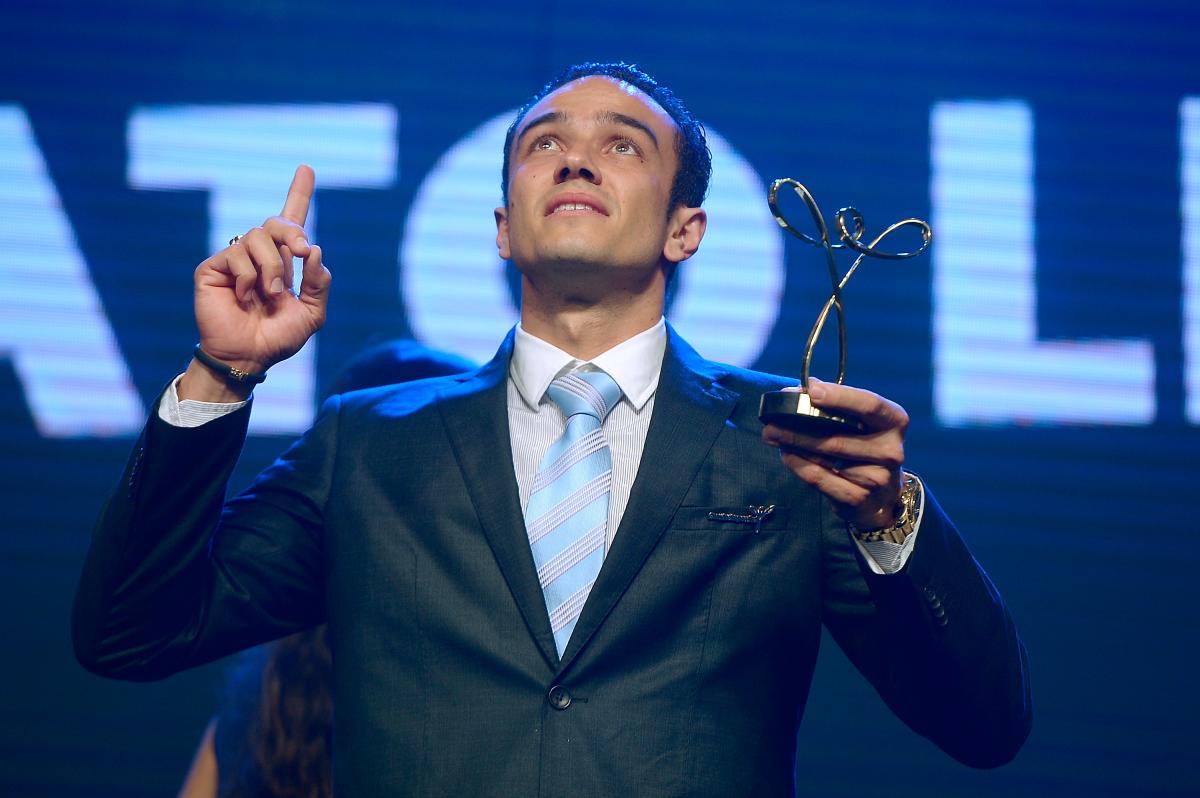 Renato Oliveira Leite A Paralympian celebrates winning an award