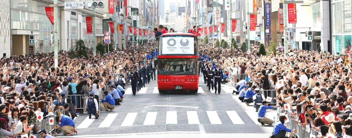 An estimated 800,000 people took Tokyo’s streets to welcome the 87 Japanese Olympic and Paralympic medallists from Rio 2016.