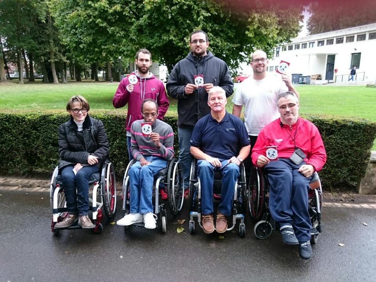 IPC Powerlifting National Referee course Five people in wheelchairs and standing pose with certificates