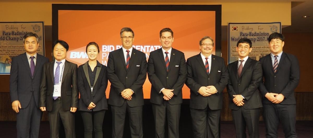 BWF and Korean delegation Organisers of the 2017 World Championships with members of the BWF.