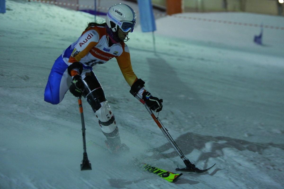 Woman with one leg skiing down a slope