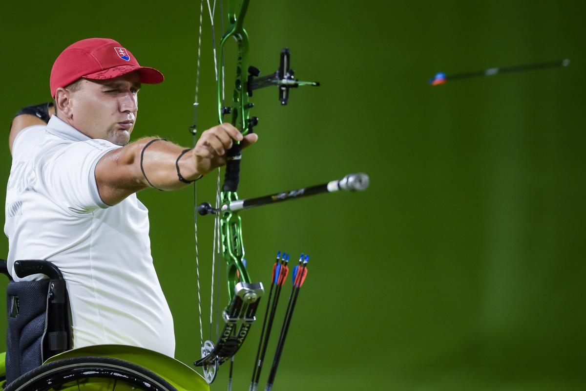 Peter Kinik - Rio 2016 A man aims an arrow