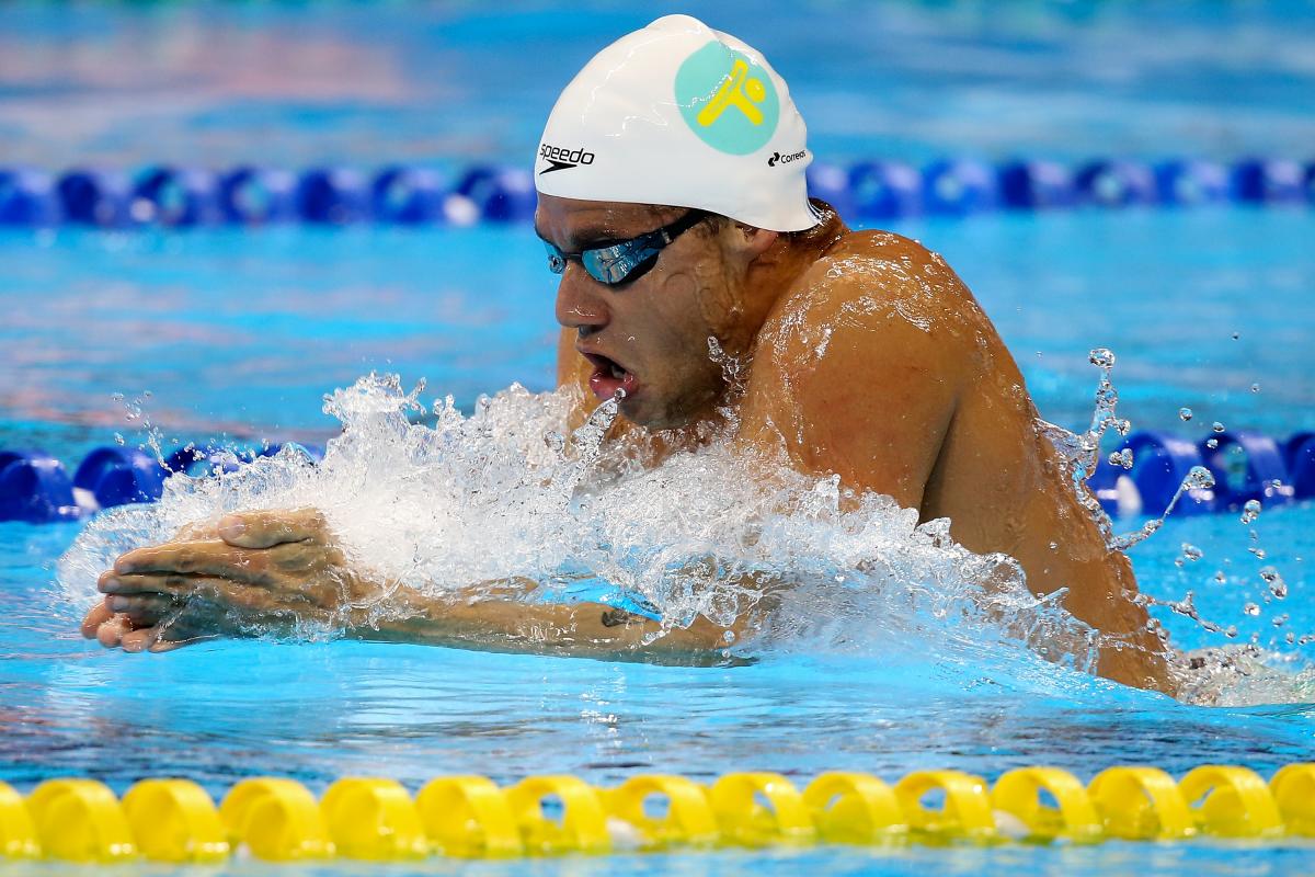 Brazilian Olympic swimmer Thiago Pereira competing.